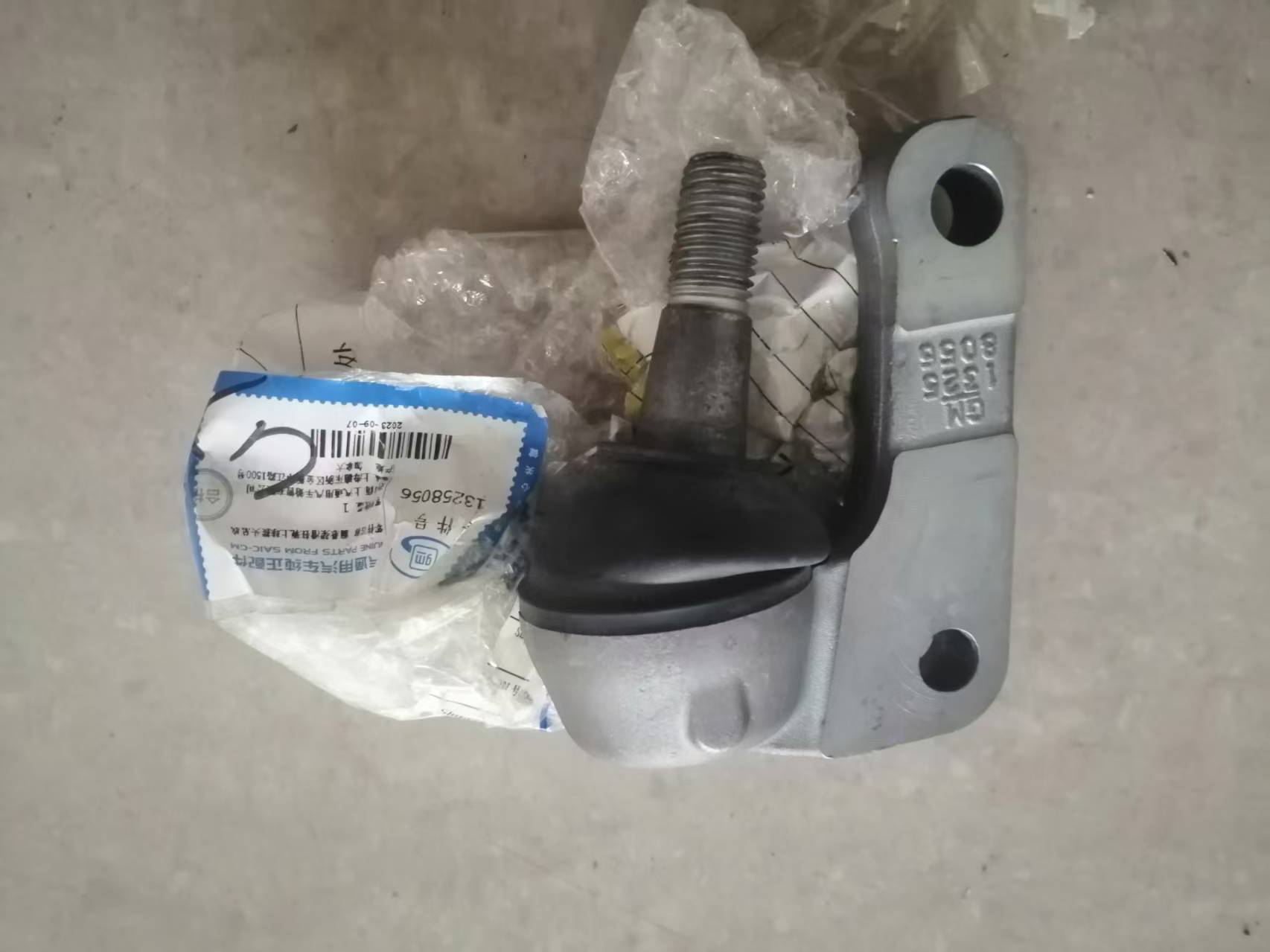 前悬架滑柱轭上球接头