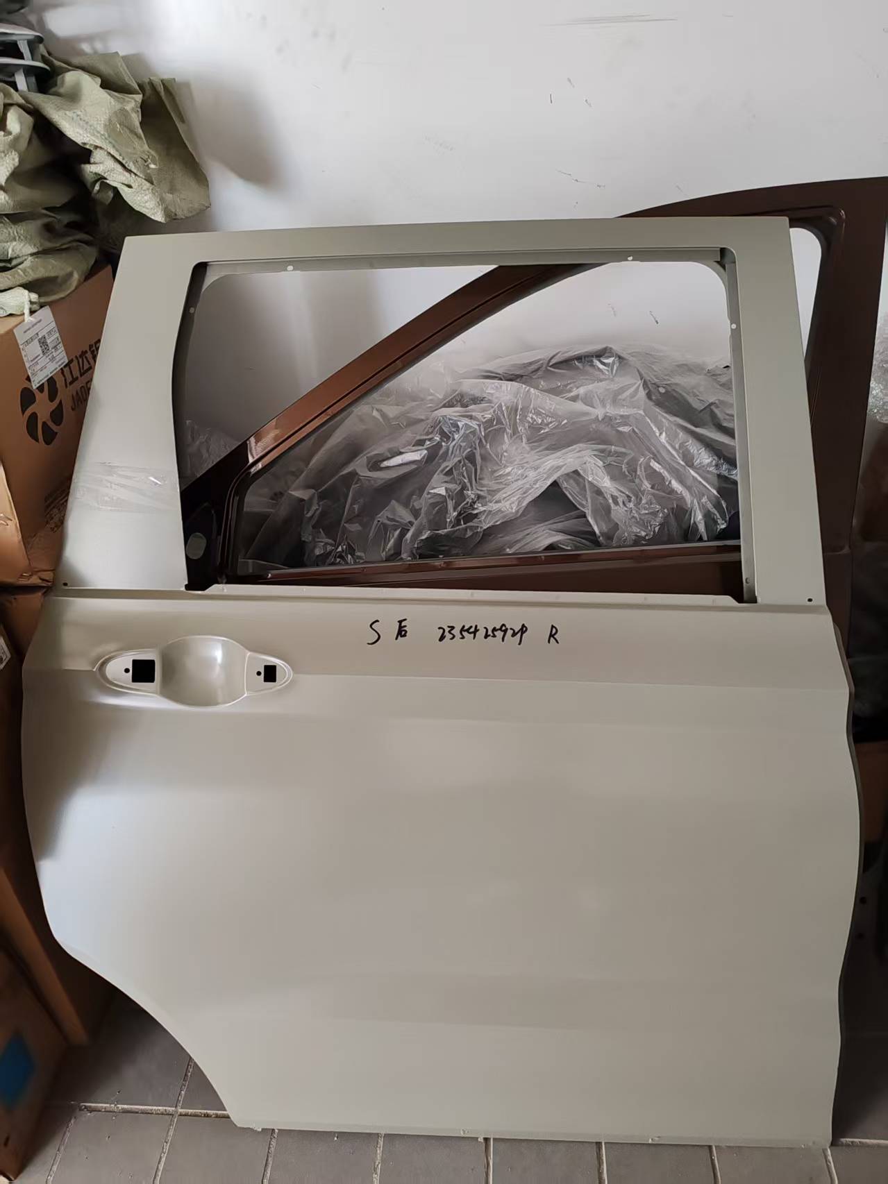 右后侧门焊合总成