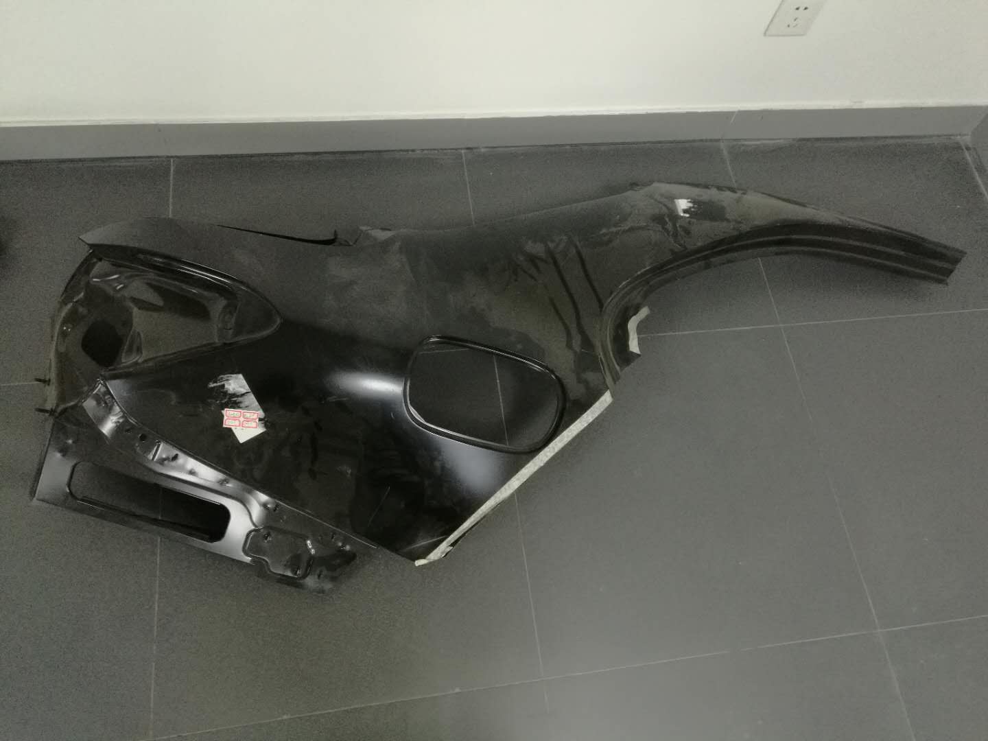 C205   右后叶子板