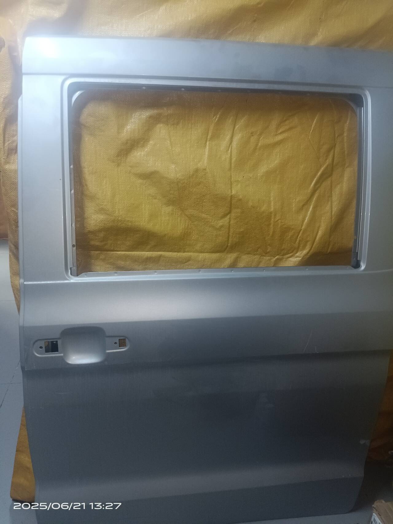 左后侧门焊合总成