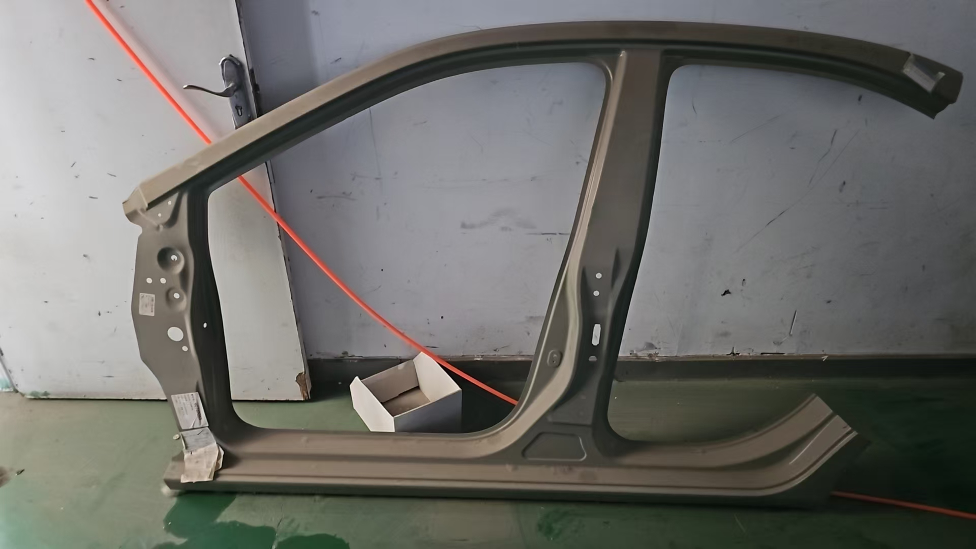 科鲁泽左前侧围